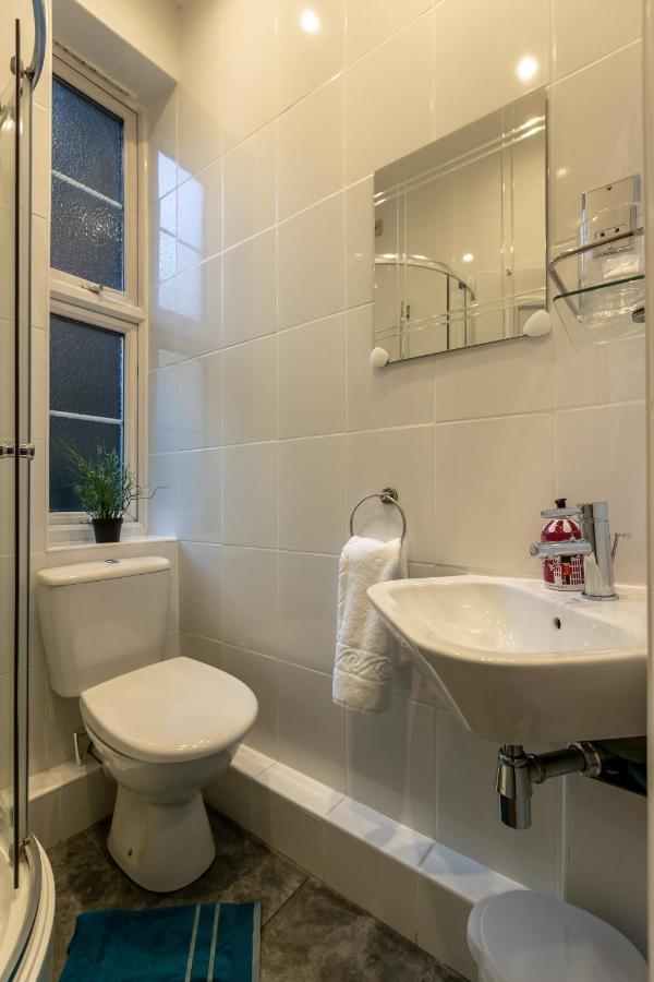 לונדון The Wanderlust - 1 Bedroom Apartment L Sleeps 4 With Sofa Bed L Prime Location Plus Free Wifi L Perfect For Business & Leisure Travelers L 15Percent Off Weekly & 20Percent Off Monthly Stays! מראה חיצוני תמונה