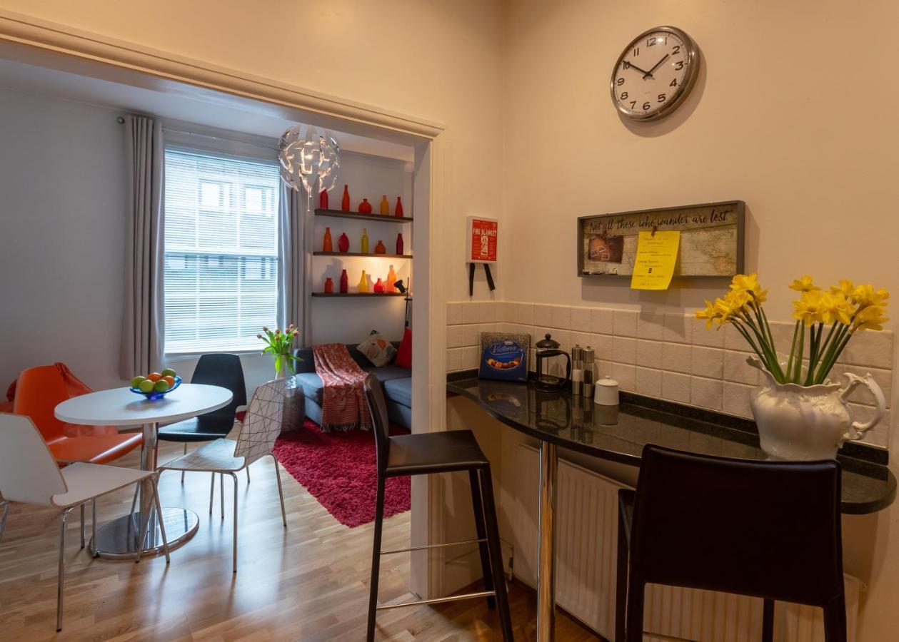לונדון The Wanderlust - 1 Bedroom Apartment L Sleeps 4 With Sofa Bed L Prime Location Plus Free Wifi L Perfect For Business & Leisure Travelers L 15Percent Off Weekly & 20Percent Off Monthly Stays! מראה חיצוני תמונה