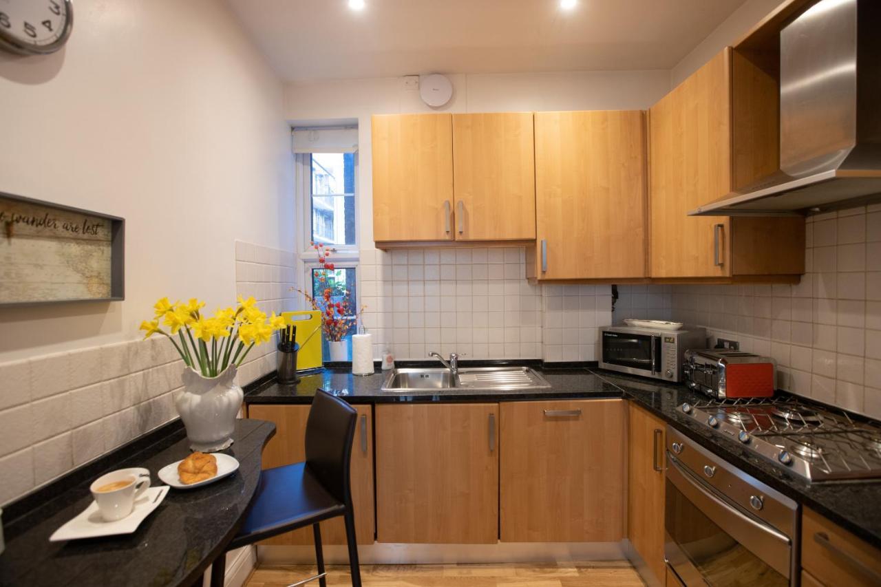 לונדון The Wanderlust - 1 Bedroom Apartment L Sleeps 4 With Sofa Bed L Prime Location Plus Free Wifi L Perfect For Business & Leisure Travelers L 15Percent Off Weekly & 20Percent Off Monthly Stays! מראה חיצוני תמונה
